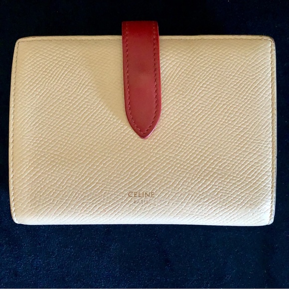 CELINE Medium Strap Wallet in Bicolour Grained Calfskin
Powder / Red - Picture 2 of 12